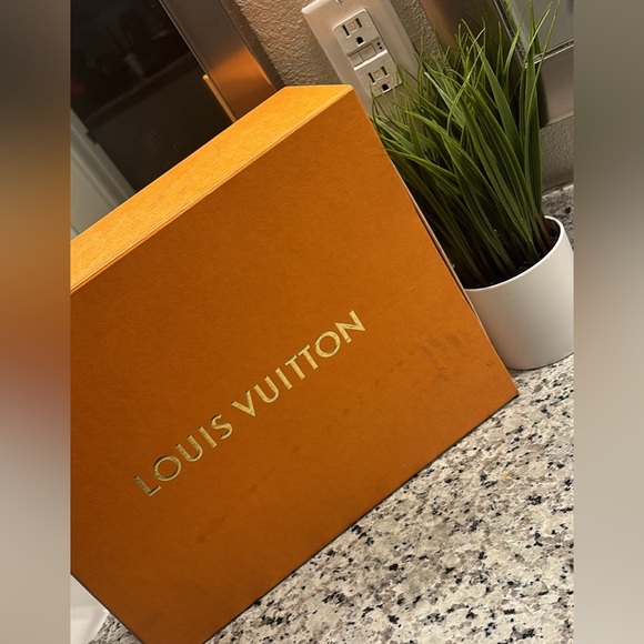 Louis Vuitton timeout sneakers. - Picture 5 of 5